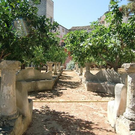Palazzo Leuzzi B&B Galatone Luaran gambar